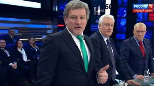 Image may contain: 5 people, suit dqxikeidqxidtant