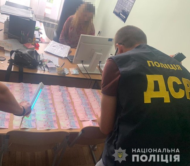 За 2 суток на взятках поймали 9 чиновников, - полиция 02 За 2 суток на взятках поймали 9 чиновников, - полиция 02 dqxikeidqxidqeant