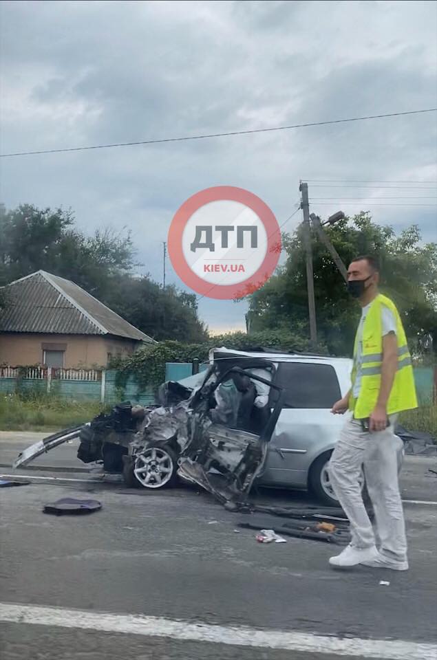 Фура и легковушка столкнулись в Семиполках под Киевом, есть погибшие 01 Фура и легковушка столкнулись в Семиполках под Киевом, есть погибшие 01 dqxikeidqxidqeant