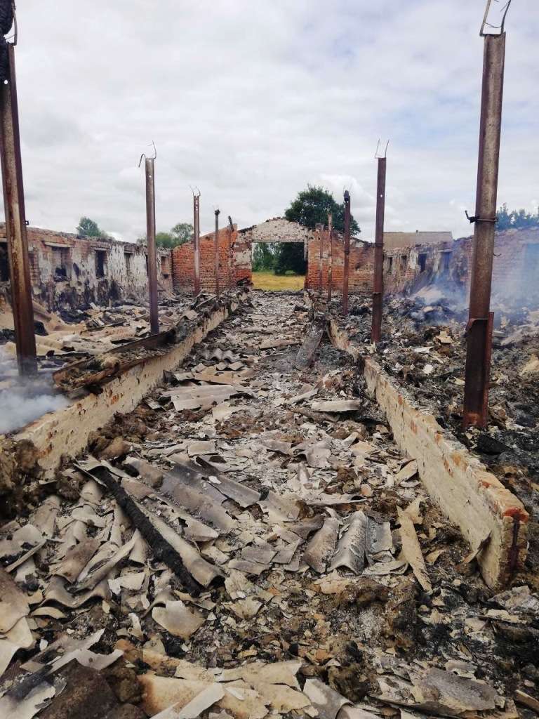 На двух житомирских фермах одновременно начался пожар. Фото: ГСЧС dqxikeidqxidqrant