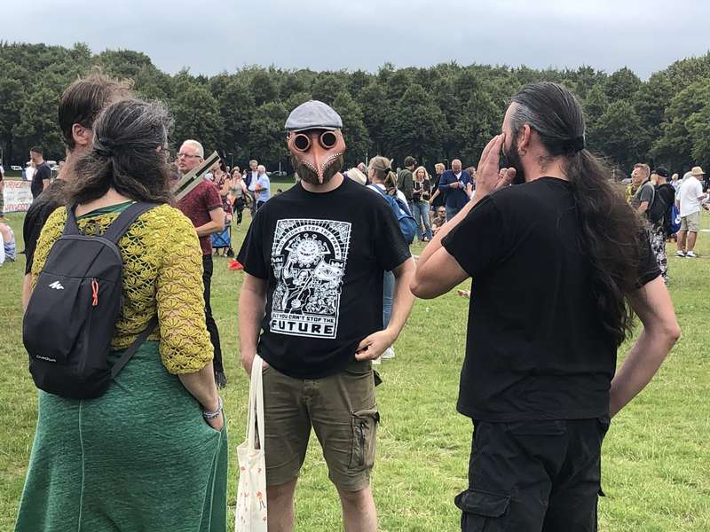 Протест против карантина в Нидерландах. Фото: Twitter / @sanderknura dqxikeidqxidqrant