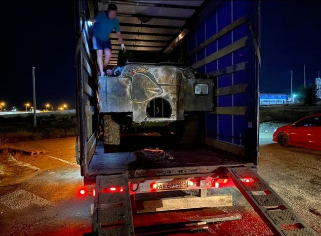 Оккупанты вытащили из Керченского пролива бронемашину, затонувшую больше недели назад 03 Оккупанты вытащили из Керченского пролива бронемашину, затонувшую больше недели назад 03