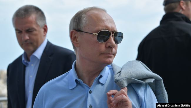 Владимир Путин и Сергей Аксенов. Крым, Гурзуф, 24 июня 2017 года