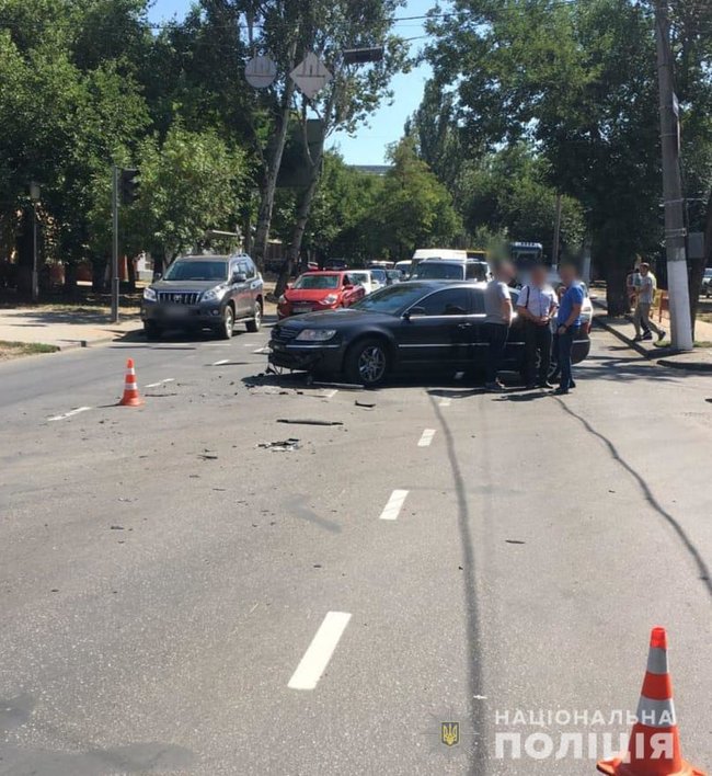Скорая перевернулась в Одессе в результате ДТП, пострадали два человека 02 dqxikeidqxidqeant