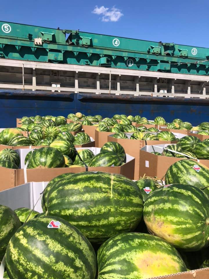 Баржа с арбузами