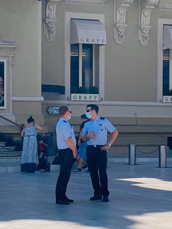 За нежелание носить маску – упаковали и увезли. А что у нас? dqxikeidqxiqdxant