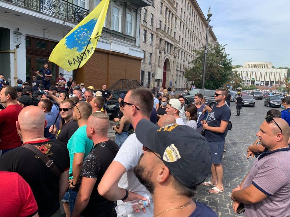 В Киеве митингующие требуют снизить стоимость растаможки «евроблях» В Киеве митингующие требуют снизить стоимость растаможки «евроблях» dqxikeidqxidqrant