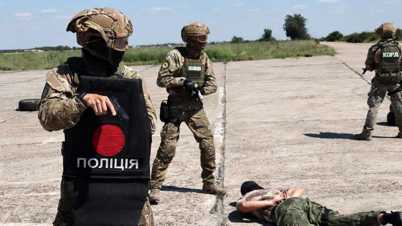 Правоохранительные органы Украины. Фото: Национальная полиция Украина / Facebook dqxikeidqxidqeant