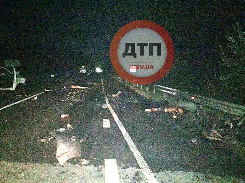 Ночная ДТП с мотоциклом под Киевом: байкер и его пассажирка погибли мгновенно – груда металла и фрагменты тел Ночная ДТП с мотоциклом под Киевом: байкер и его пассажирка погибли мгновенно – груда металла и фрагменты тел