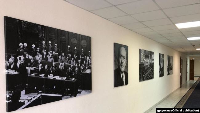 В коридорі Офісу генпрокурора України