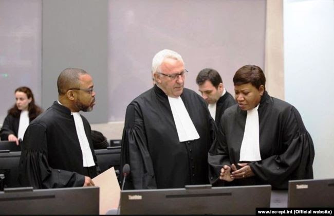 Генеральний прокурор Міжнародного кримінального суду Фату Бенсуда (праворуч)