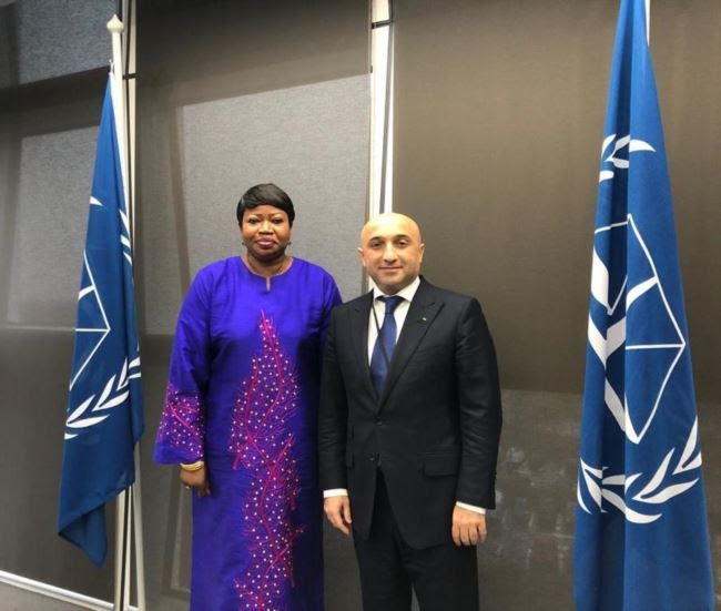 Генпрокурор МКС Фату Бенсуда і заступник генпрокурора України Гюндуз Мамедов