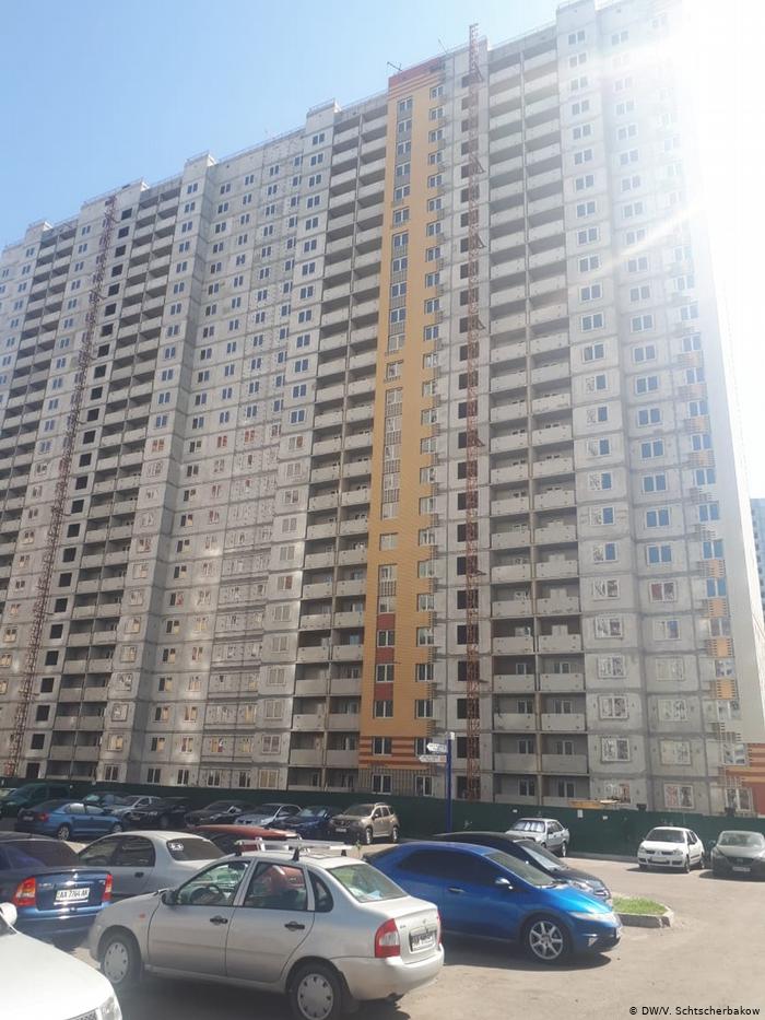 Ukraine - nicht fertiggebaute Häuser in Kiew dqxikeidqxidqrant