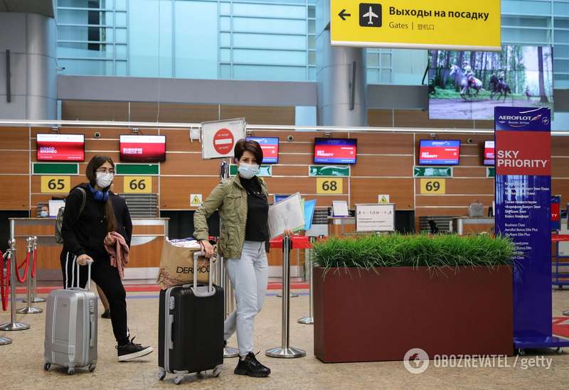 Украинцы в аэропорту должны установить приложение "Дій вдома".