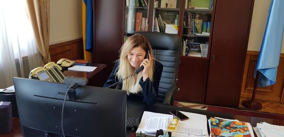 Эмине Джапарова провела с ним телефонный разговор.