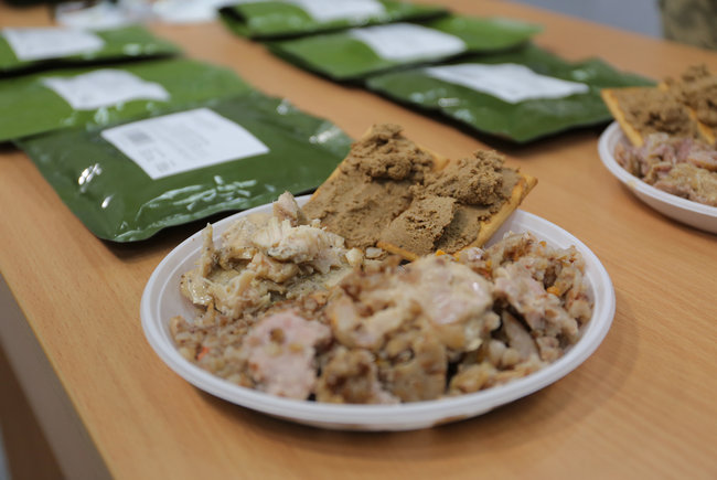 Минобороны представило новые сухпайки для военнослужащих: Улучшенный состав и расширенный рацион 05 Минобороны представило новые сухпайки для военнослужащих: Улучшенный состав и расширенный рацион 05