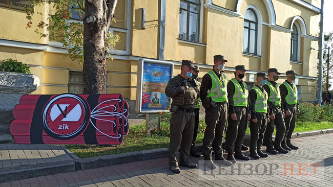 Рoзмінуй укрaїнський інфoпростір, - Нaцкopпyc пикетирует каналы Медведчука 05 Рoзмінуй укрaїнський інфoпростір, - Нaцкopпyc пикетирует каналы Медведчука 05