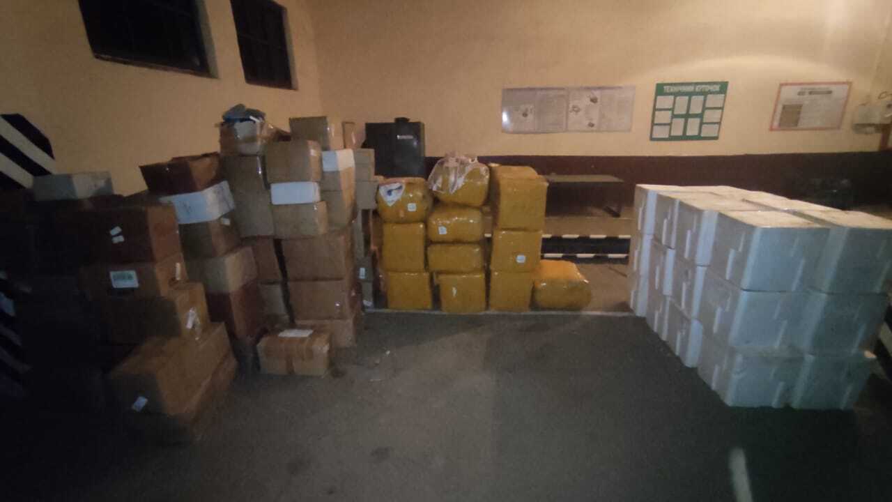 Ящики с незаконно ввезенным товаром.