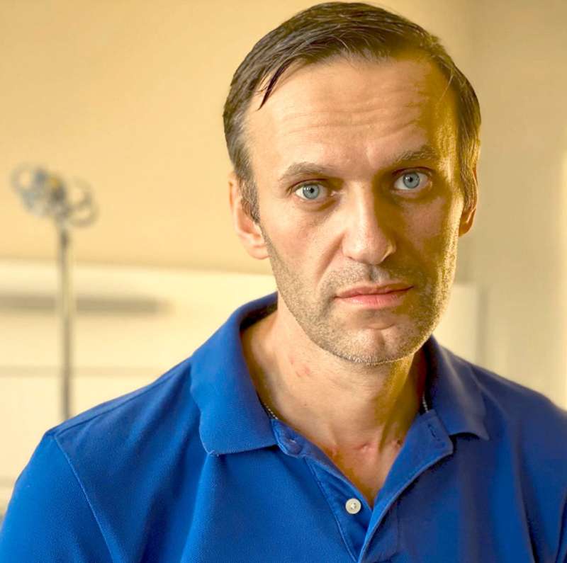 Навальный после выхода из комы. dqxikeidqxidqrant