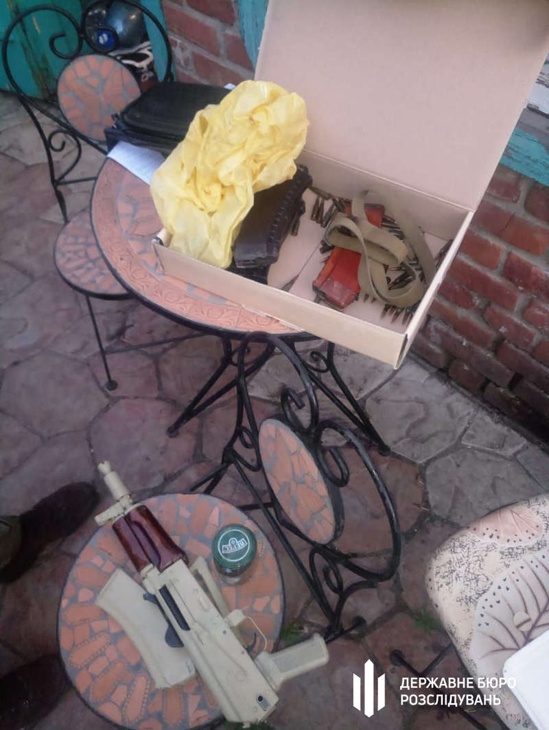 изъятое у сотрудника СБУ оружие dqxikeidqxidqrant