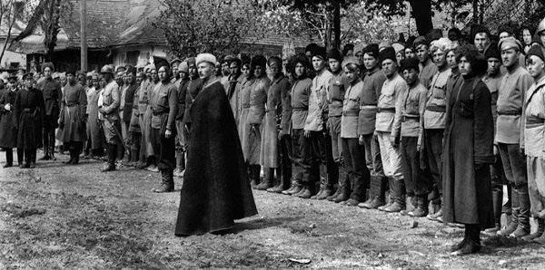 Гайдмаки Холодного Яра, которые первыми начали использовать приветствие "Слава Украине!". dqxikeidqxidqeant