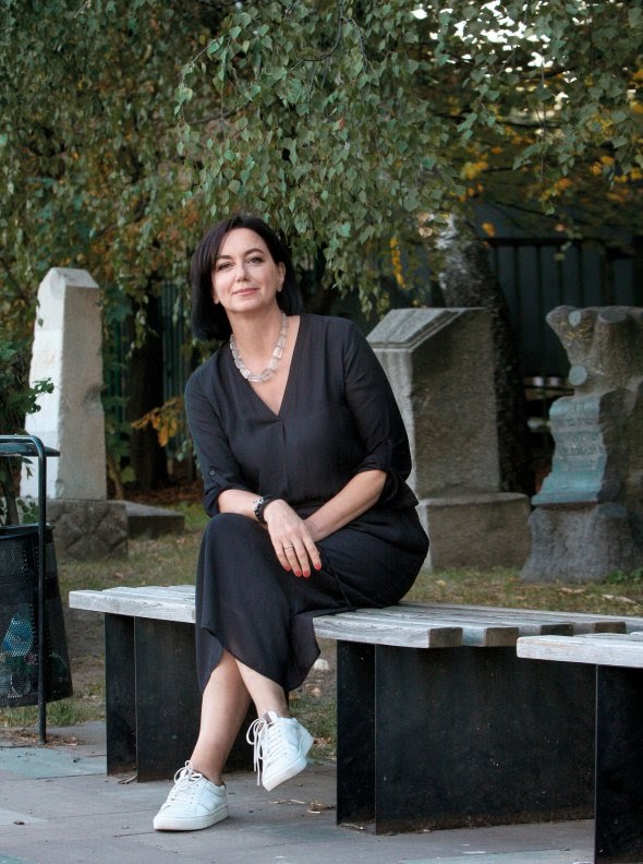  , 52 , .    22  1968-.    – ,   ,  ͳ  –  ,  ,  .         .   1990-   .  ,   ” ”.    1998 .      ”  1+1”  ” ”.   –   Welcome to Ukraine.  2005-  2012- –     ” ”, ”-”  5 .  ²   Homo Sapiens, ” ”.  2015-  2020- –   ”   ”  ””.  - - ” ”   ”  ”  UA: .    45-  .   27- ,   .     .    ,  ,  ,  ,  ,  .   – Tommy Girl.     ,    .    Nissan Qashqai.  6-  ҳ   dqxikeidqxidqrant