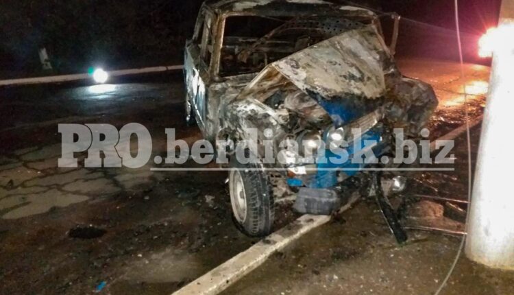 Жуткое ДТП в Запорожской области: водитель не смог выбраться из пылающей машины (фото) Жуткое ДТП в Запорожской области: водитель не смог выбраться из пылающей машины (фото)