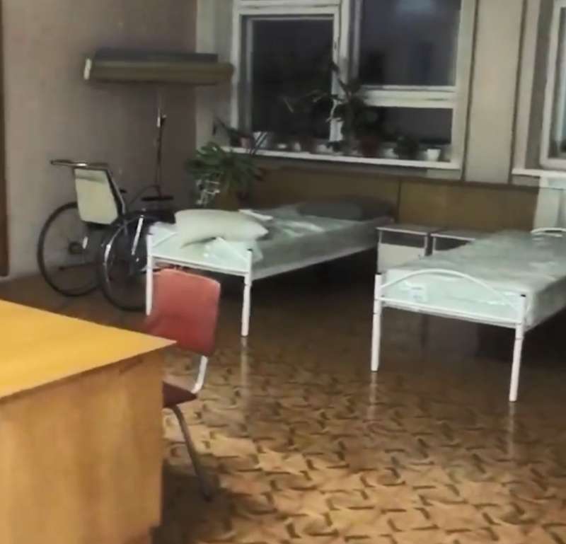 В Днепре койки для больных COVID-19 ставят в коридорах больницы dqxikeidqxidqrant