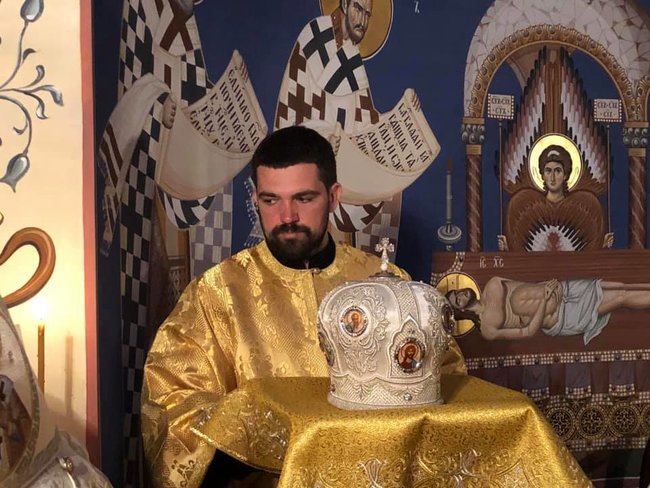 В соцсетях опубликовали фото замглавы ОП Трофимова, прислуживающего на литургии УПЦ МП 02 В соцсетях опубликовали фото замглавы ОП Трофимова, прислуживающего на литургии УПЦ МП 02