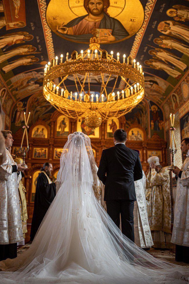 В соцсетях опубликовали фото замглавы ОП Трофимова, прислуживающего на литургии УПЦ МП 07 В соцсетях опубликовали фото замглавы ОП Трофимова, прислуживающего на литургии УПЦ МП 07