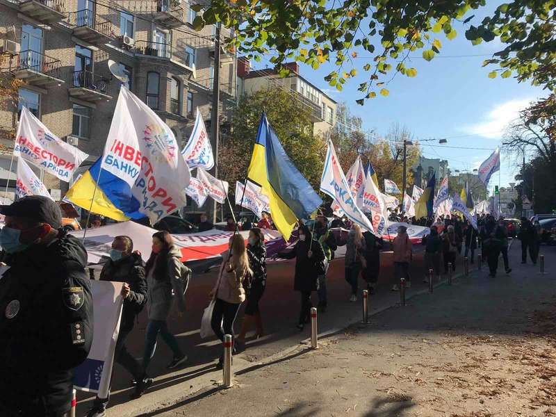Колонна митингующих