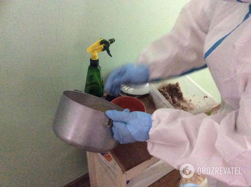 Еда в отделении для больных коронавирусом в больнице №4 в Мариуполе dqxikeidqxidqrant