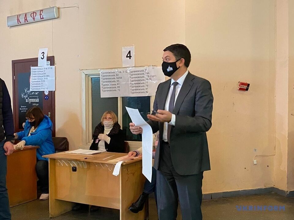 Разумков на избирательном участке в Киеве