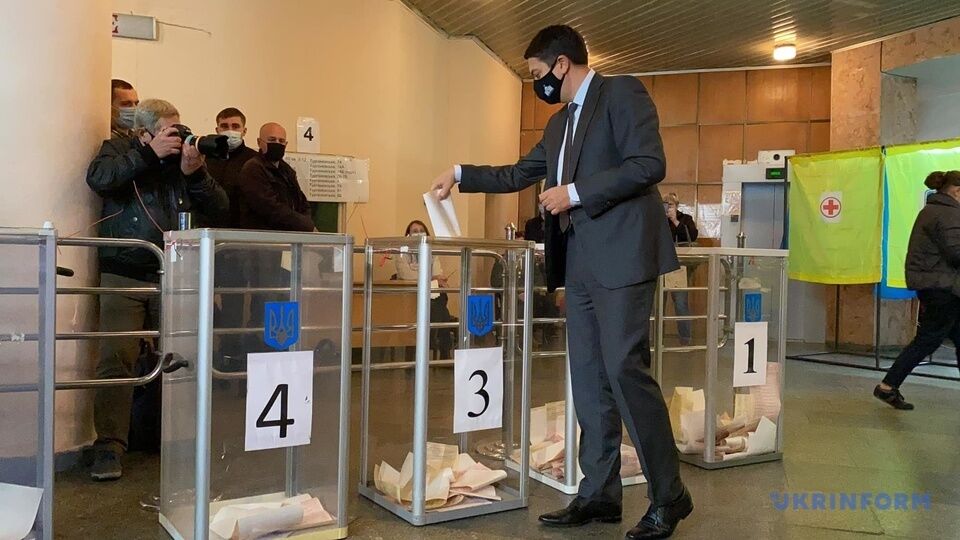 Глава ВР Дмитрий Разумков проголосовал на выборах