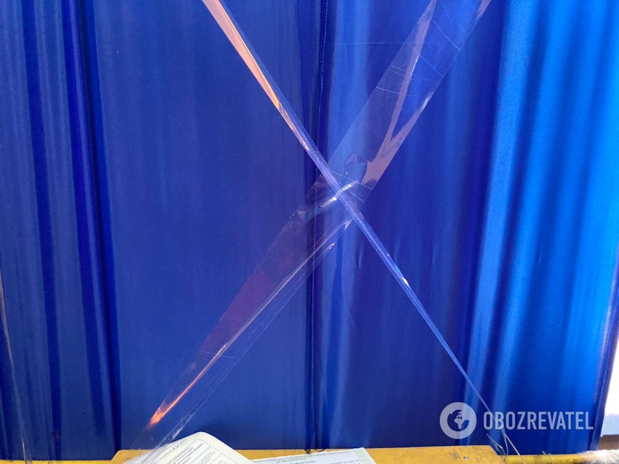 К скотчу прилипали бюллетени