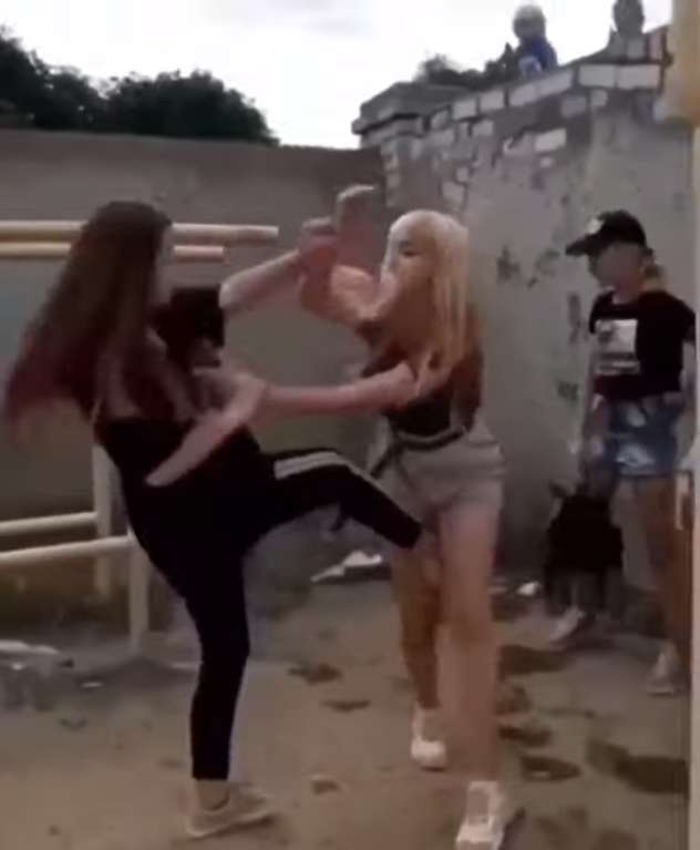 Подростки устроили драку dqxikeidqxidqeant