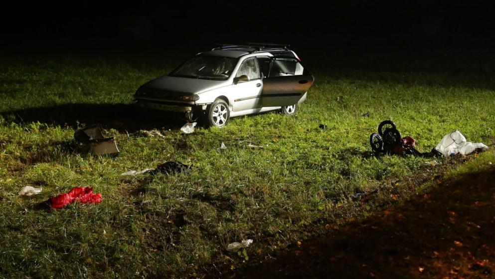 Автомобиль сбил велосипедистов