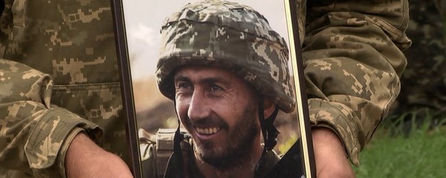 Із загиблим унаÑлідок обÑтрілу під ВодÑним Михайлом СтароÑтіним попрощалиÑÑ Ð½Ð° ХерÑонщині 01 dqxikeidqxidqrant