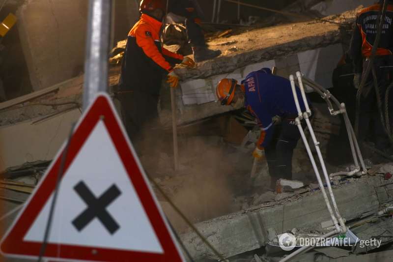 Из-под завалов удалось достать более 100 человек dqxikeidqxidqrant