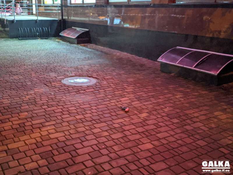 На месте преступления в Ивано-Франковске полиция нашла оружие. dqxikeidqxidqrant