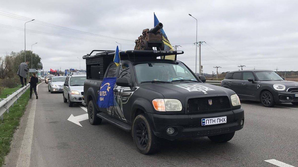 В акции приняли участие около 30 автомобилей