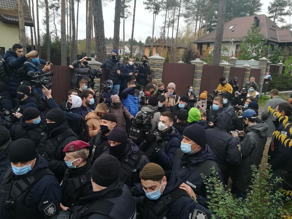 Произошли небольшие потасовки с полицией