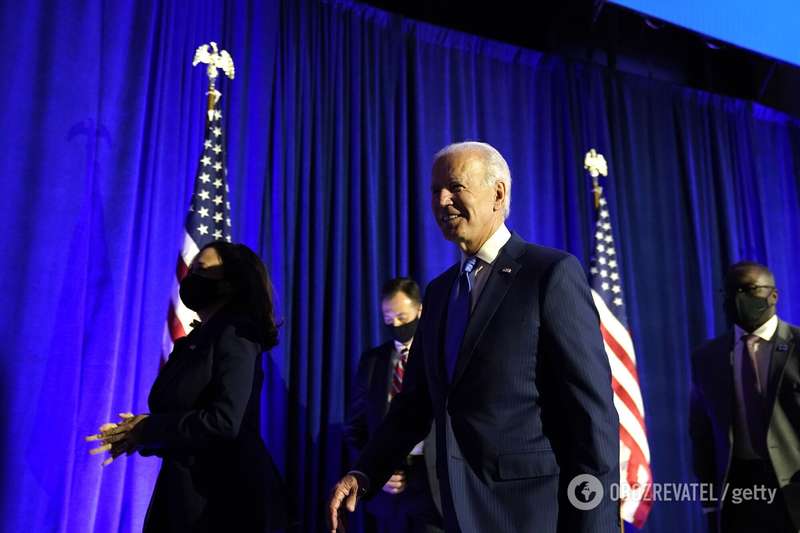 Байден обещал помочь закончить войну на Донбассе