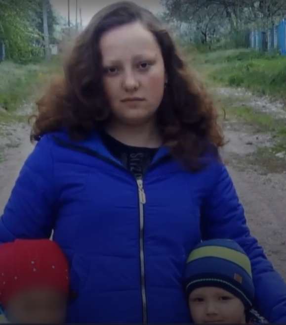 25-летняя Алена Дацюк с детьми dqxikeidqxidqeant