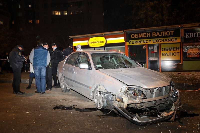 Авто, сбившее людей