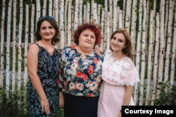 Лариса Чаплинская с дочерьми