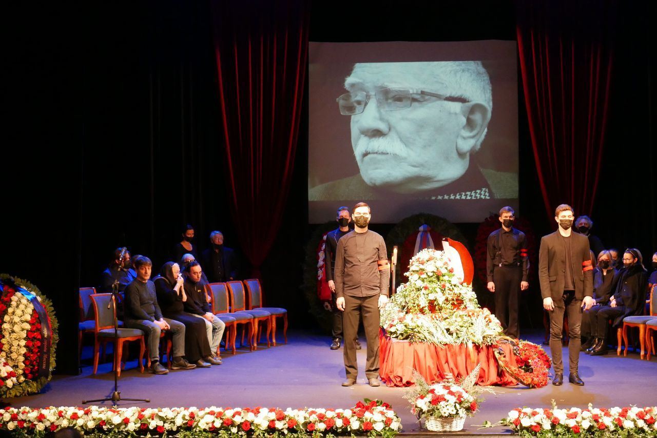 Как проходят похороны Джигарханяна. dqxikeidqxidqeant