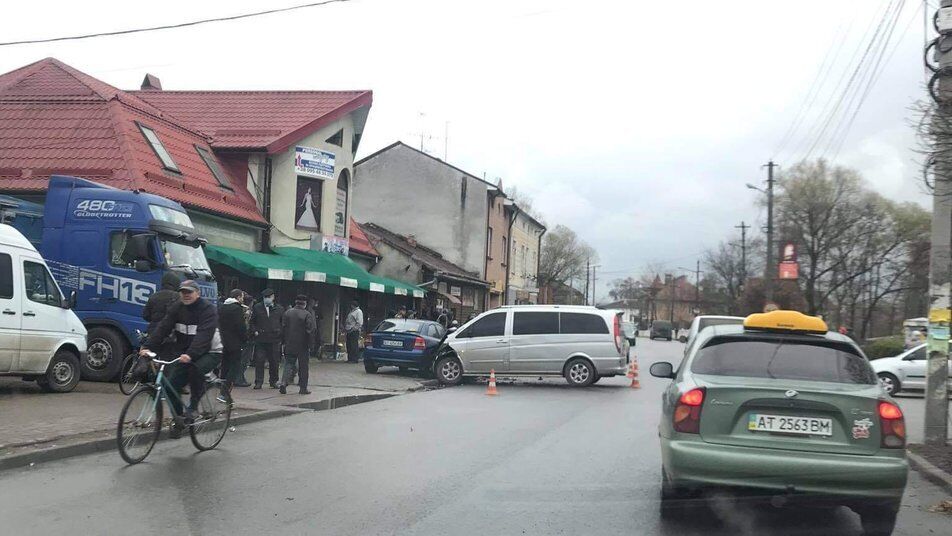   Mercedes Vito   Opel Astra dqxikeidqxidqxant