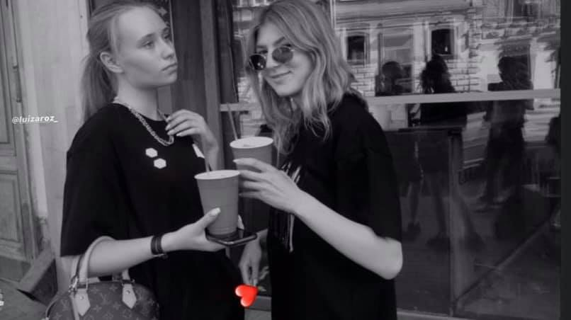 Елизавета Кривоногих (слева) dqxikeidqxidqeant