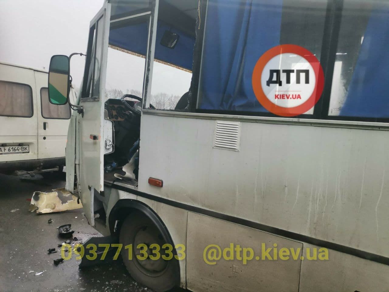 Полиция перекрыла мост и устанавливает подробности аварии